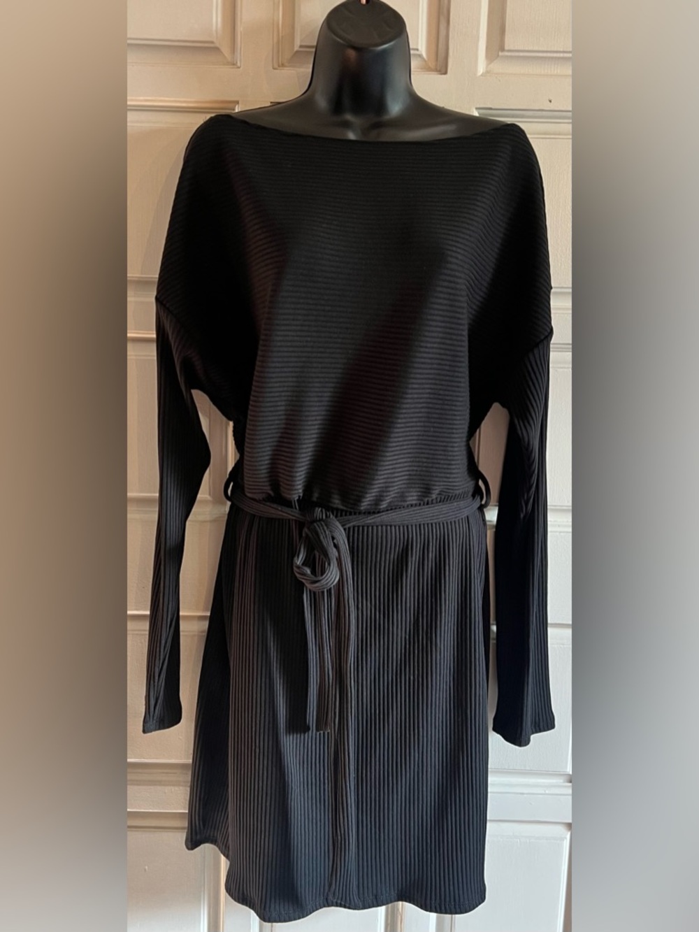 Black Ribbed Long-Sleeve Tie-Waist Fitted Dress